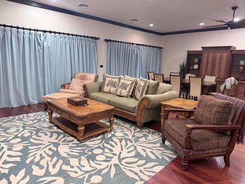 Living room, Seating area