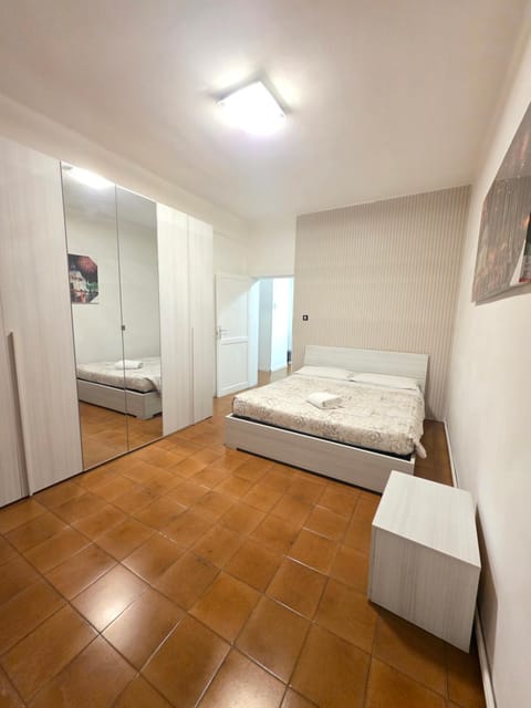 Bed, Bedroom, towels, wardrobe