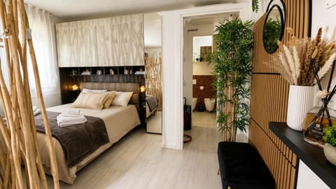 Bed, Bathroom