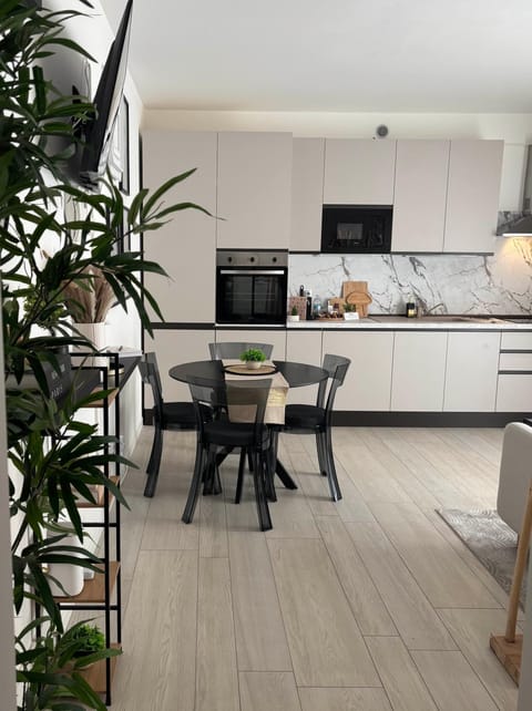 Kitchen or kitchenette, Dining area, dishwasher, oven, stove