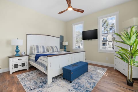 Sandy Penny | Luxury New Build w/ Water Views, En-Suite Bedrooms + Gourmet Kitchen Retreat House in Chincoteague Island