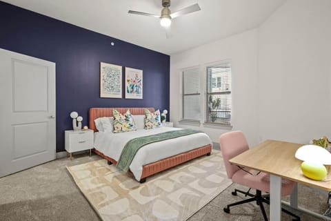 Cozy Modern 2BR Near Dining and Shops Downtown Apartment in Addison