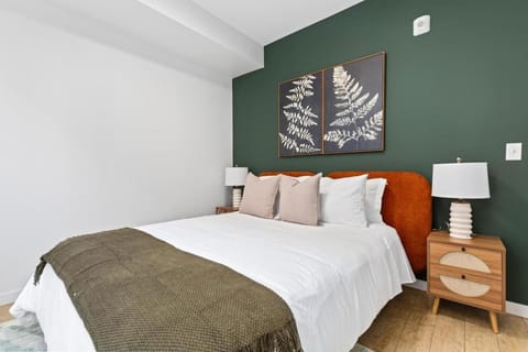 Luxurious 2BR Retreat near Downtown with Roofdeck and Gym Apartment in Minneapolis