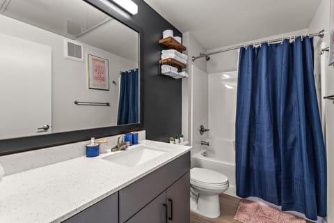 Modern 2BR 2 Bath and Gym near Downtown, Loring Park Apartment in Loring Park