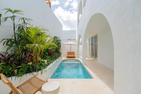 Swimming pool, sunbed