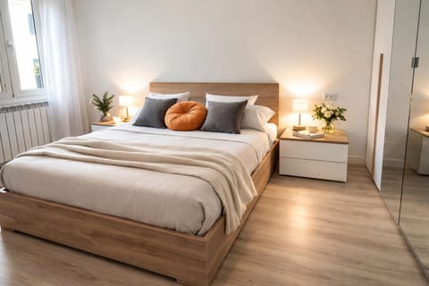 Bed, Photo of the whole room, Bedroom