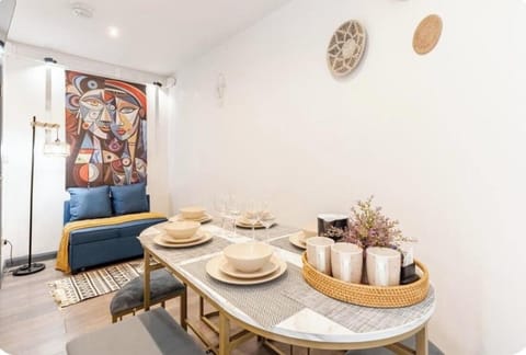 Living room, Decorative detail, Seating area, Dining area