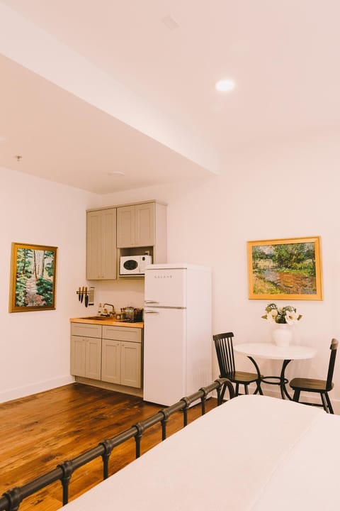 The Historic Hattie House Hotel in Abingdon