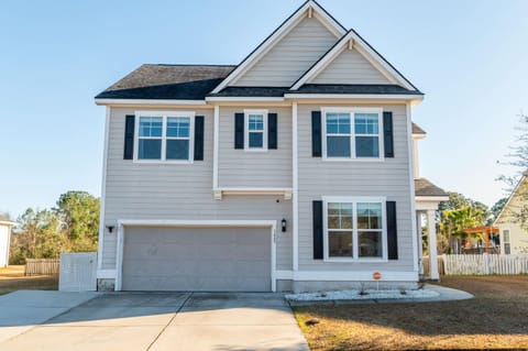 Coastal Retreat & Water Views - Minutes to CHS House in Goose Creek