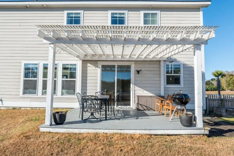 Coastal Retreat & Water Views - Minutes to CHS House in Goose Creek