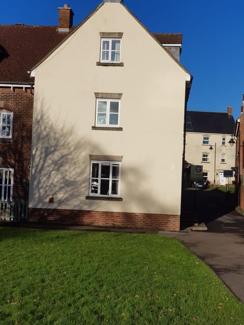Canal Side Home House in Stroud