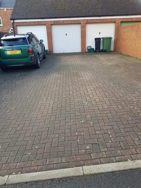 Canal Side Home House in Stroud