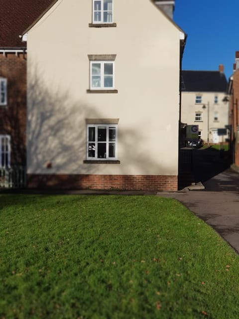 Canal Side Home House in Stroud