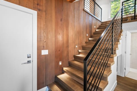 Bayview Modern Luxury by the Lake House in Lake Sammamish