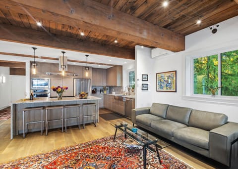 Bayview Modern Luxury by the Lake House in Lake Sammamish