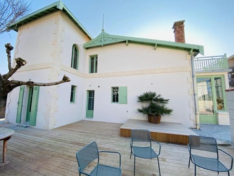 Property building, Balcony/Terrace