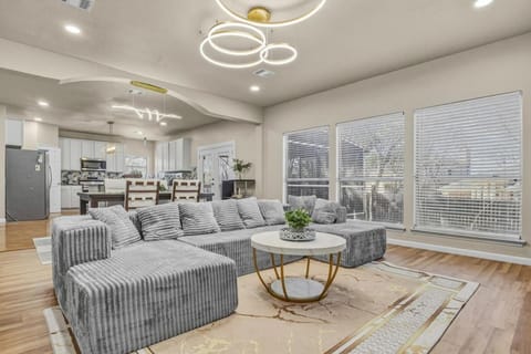 Spacious & Peaceful Home in Central Austin House in Austin