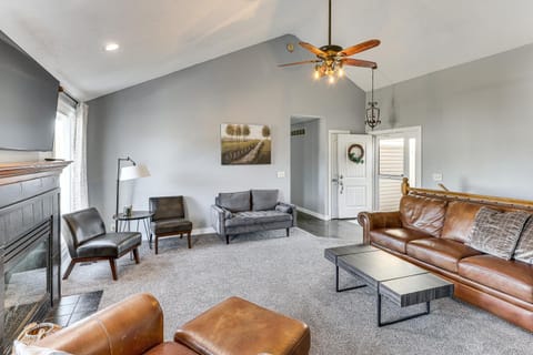 Spacious and Family Friendly! Lincoln Home with Deck House in Lincoln