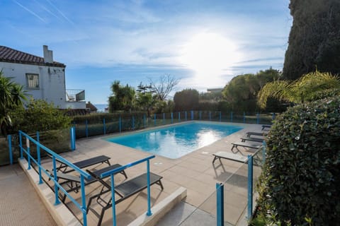 Blue Riviera - Terrace with sea view, pool, modern, spacious, AC Apartment in Cannes