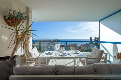 Blue Riviera - Terrace with sea view, pool, modern, spacious, AC Apartment in Cannes