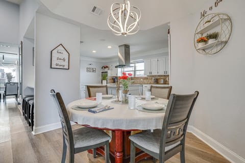 Private 1-Acre Hideaway, 2 Mi to Joe Pool Lake! House in Mansfield