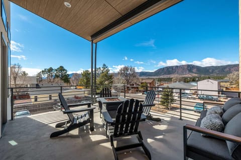 The Gallery! Luxury Residence with Front Range Views Apartment in Monument