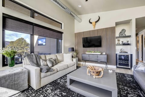 The Gallery! Luxury Residence with Front Range Views Apartment in Monument