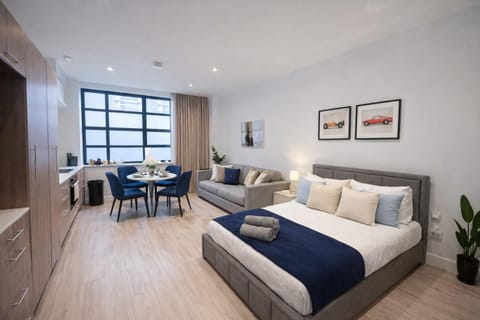 Property building, Bed, TV and multimedia, View (from property/room), Living room, Decorative detail, Seating area, Dining area, flat iron, hair dryier, heating, internet, towels, wardrobe, elevator, air conditioner