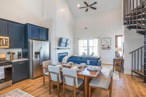 Boat-Ready Location! Airy Greenwood Family Cottage House in Lake Greenwood