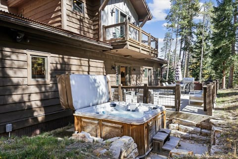 Elevated Escape, large beautiful home, great views, hot tub House in Breckenridge