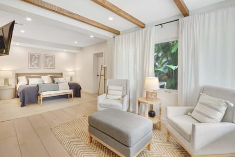 Casa in Tropic Paradise with Pool and BBQ House in Biscayne Park