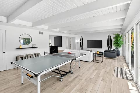 Spacious Miami 4BR Retreat with Pool & BBQ House in Golden Glades