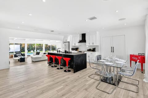 Spacious Miami 4BR Retreat with Pool & BBQ House in Golden Glades