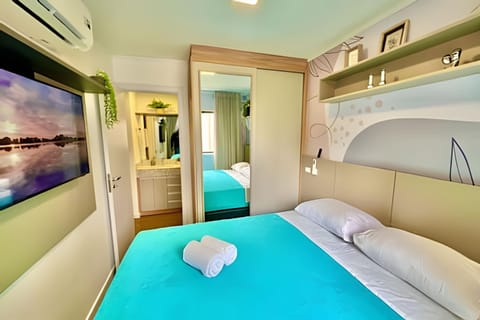 Bed, TV and multimedia, Photo of the whole room, air conditioner