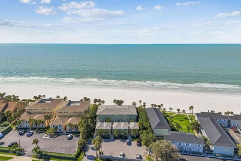 Beachfront Bliss - Outdoor Pool - Sleeps 10 House in Belleair Beach