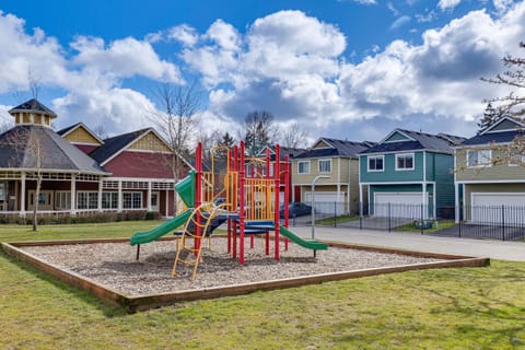 Bright and Modern! Family Home 11 Mi to Dtwn Tacoma House in King County