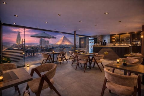 Restaurant/places to eat, Restaurant/places to eat, Balcony/Terrace, Banquet/Function facilities, Seating area