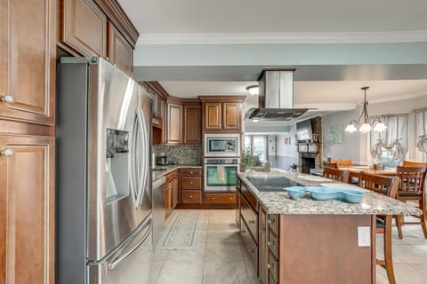 Family and Pet Friendly! Home 6 Mi to Surfside Beach House in Socastee