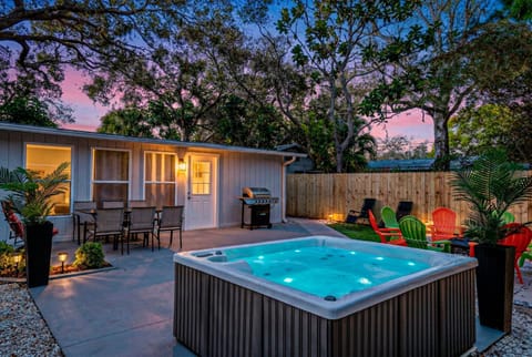 Patio, Natural landscape, Garden, Hot Tub