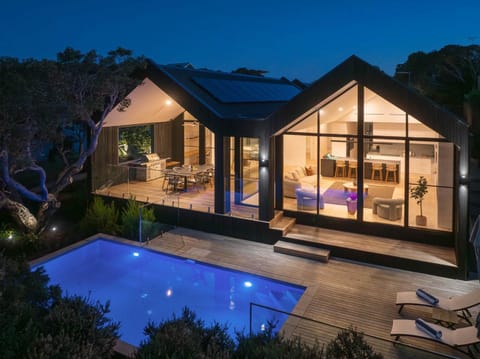 Property building, Garden, Pool view, Swimming pool
