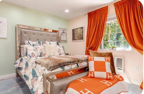 Zen guess house Bed and Breakfast in Beverly Hills