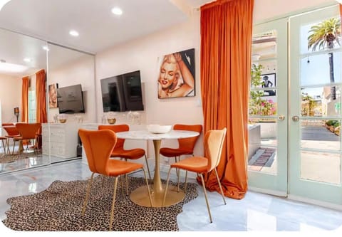 Zen guess house Bed and Breakfast in Beverly Hills