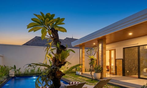 Property building, Patio, Pool view, Swimming pool, sunbed