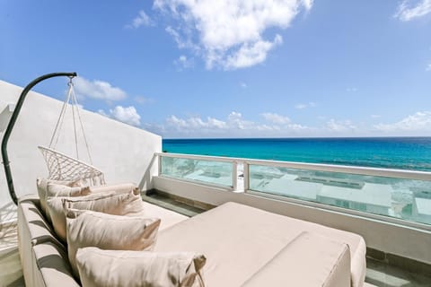 Patio, Natural landscape, Balcony/Terrace, Seating area, Beach, Sea view, sunbed