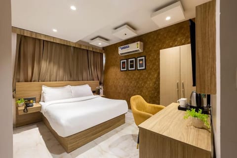Bed, TV and multimedia, Coffee/tea facilities, Photo of the whole room, Bedroom, wardrobe, air conditioner