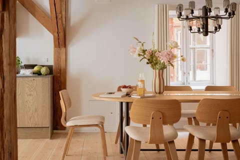 Dining area, kitchen