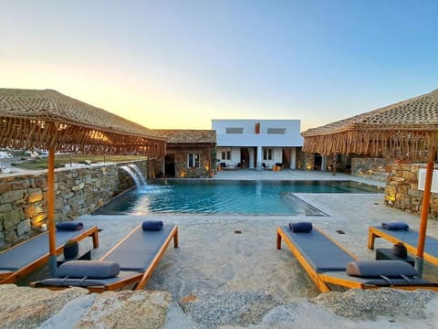 Property building, Patio, Natural landscape, Pool view, Swimming pool, Swimming pool, Inner courtyard view, sunbed