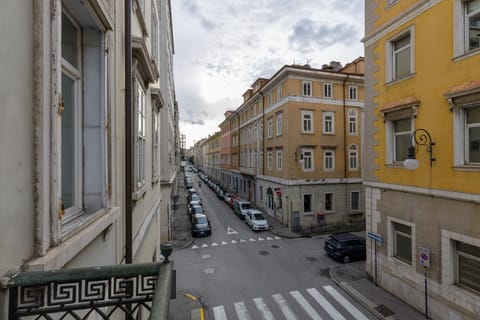 Casa Strehler, tra teatro e Trieste Apartment in Trieste