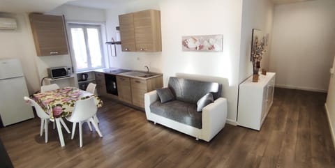 Kitchen or kitchenette, Photo of the whole room, Dining area, microwave, air conditioner