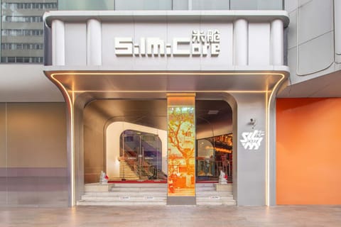 Property building, Facade/entrance, Day